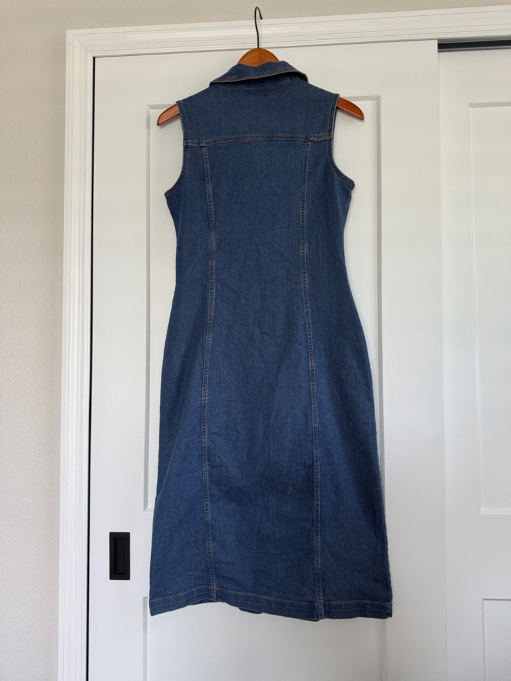 bebe Sleeveless Dark Blue Denim Button-Front Midi Dress - Picture 5 of 5